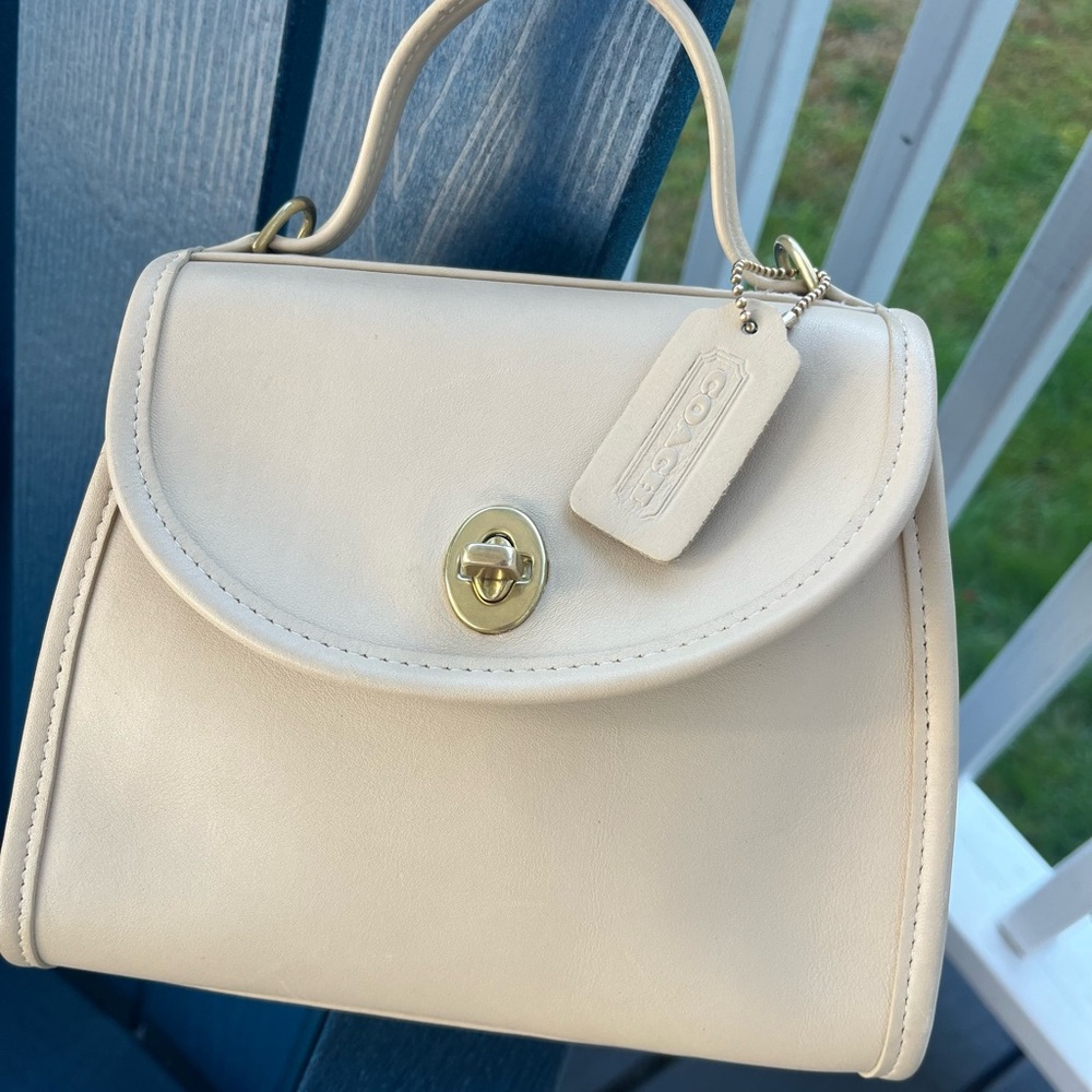 Vintage Coach Regina 9983 Bone